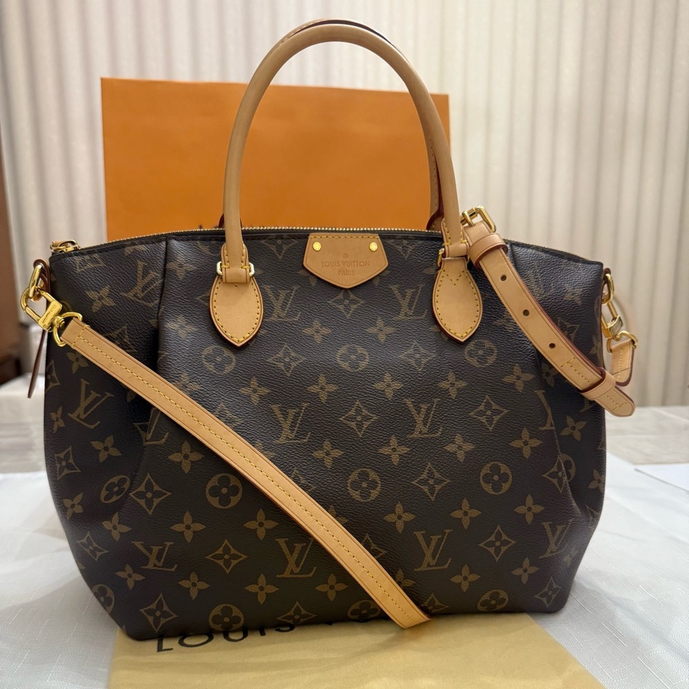 AUTHENTIC LOUIS VUITTON 
LV  MONOGRAM TURENNE MM